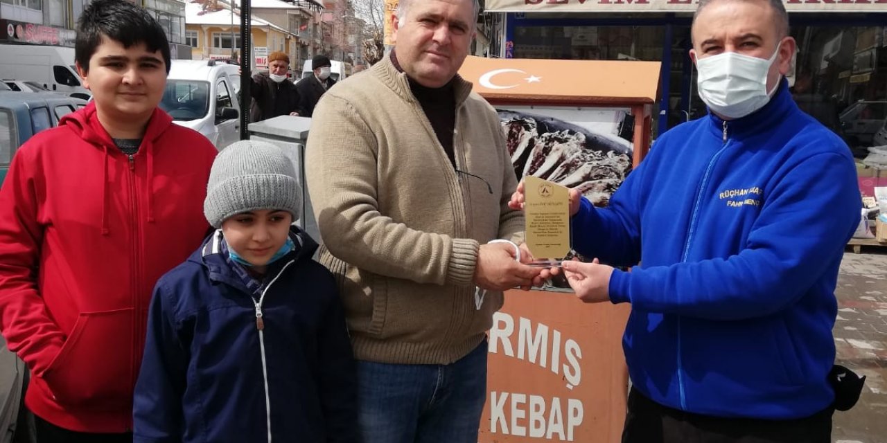 Yerköy’de Hayvanseverlere Plaket