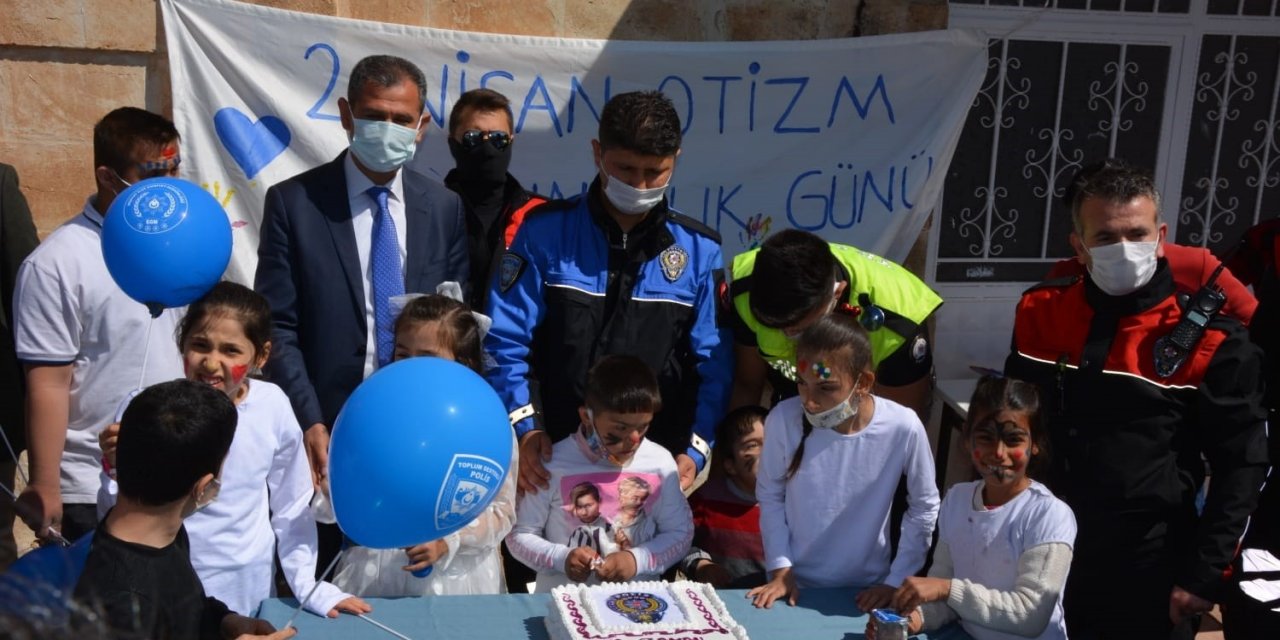 Midyat’ta ’otizme Mavi Işık Yak’ Etkinliği Düzenlendi