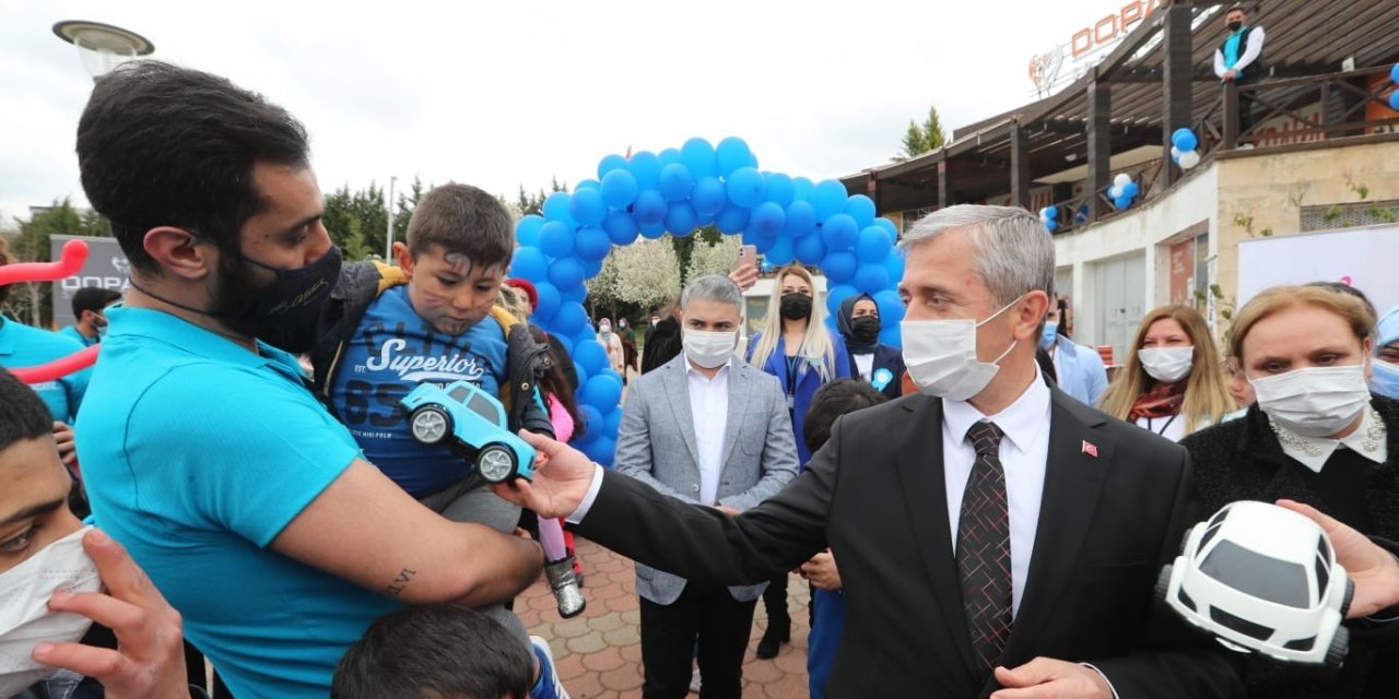 Başkan Tahmazoğlu, Otizmli Çocukları Ziyaret Etti