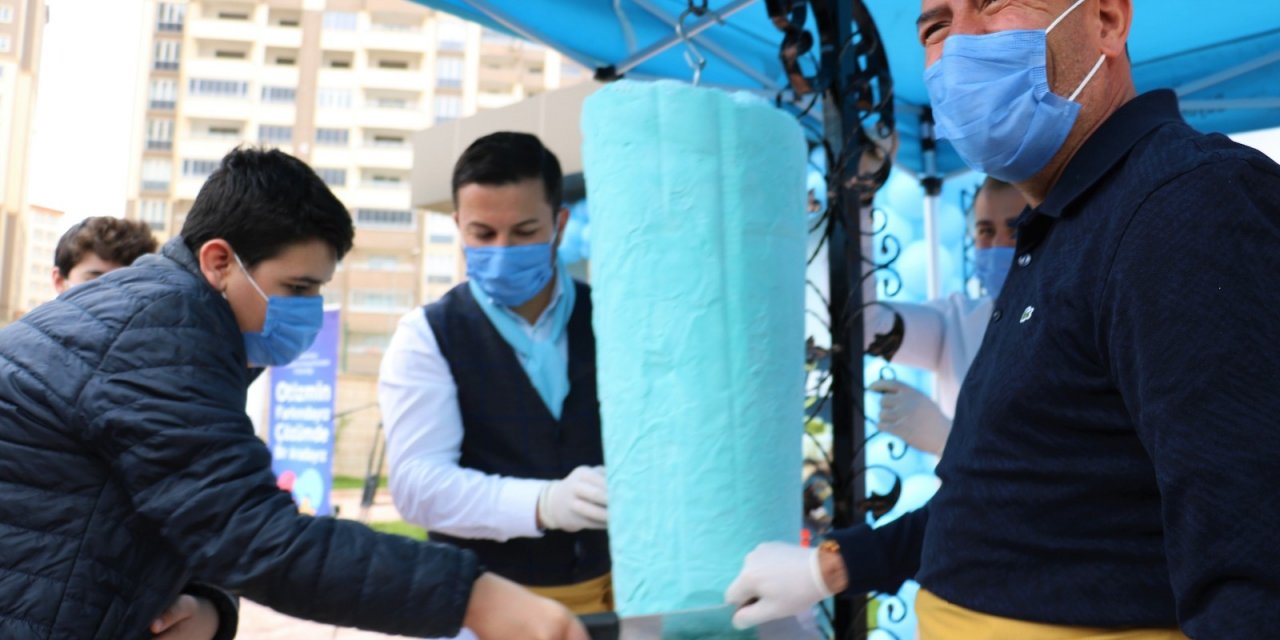 Kahramanmaraş’ta Otizmli Çocuklara Mavi Dondurma