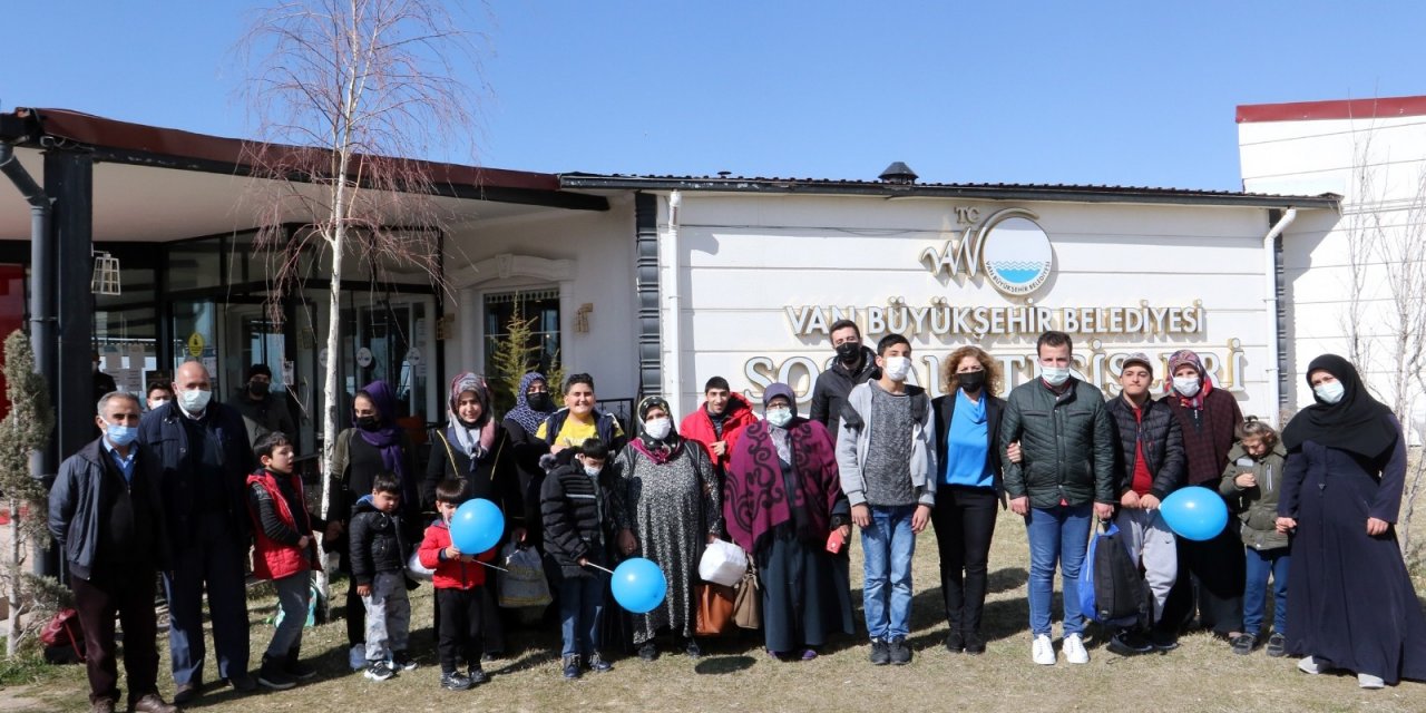 Van Büyükşehir Belediyesi, Otizmli Çocukları Ve Ailelerini Yemekte Ağırladı