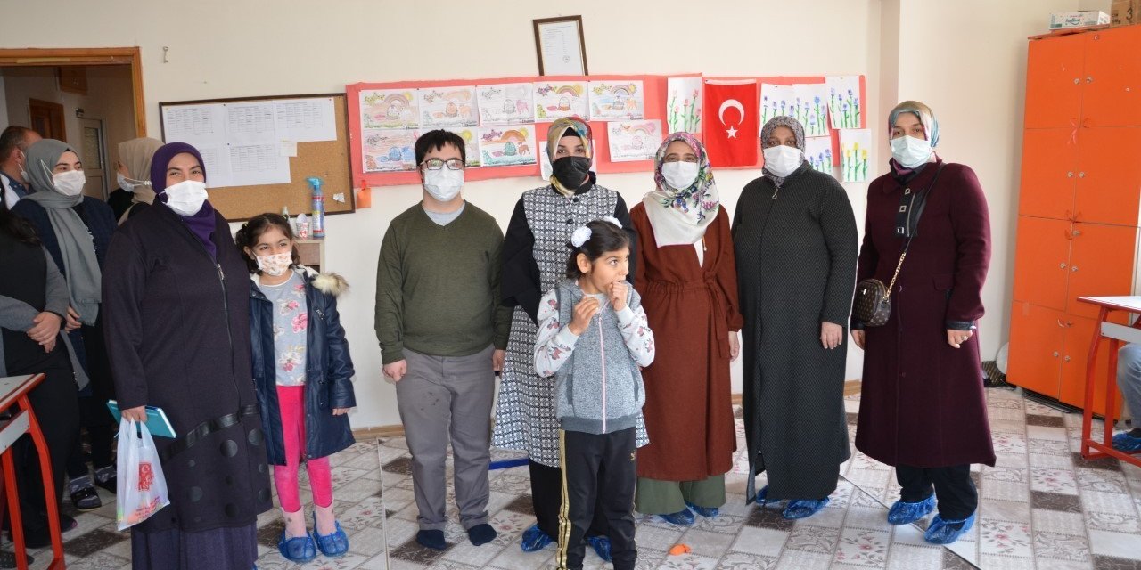 Özel Çocuklara Kadınlardan Hediye