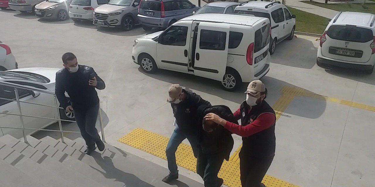 Tekirdağ’da Atatürk Büstlerine Yazı Yazan Şahıs Tutuklandı