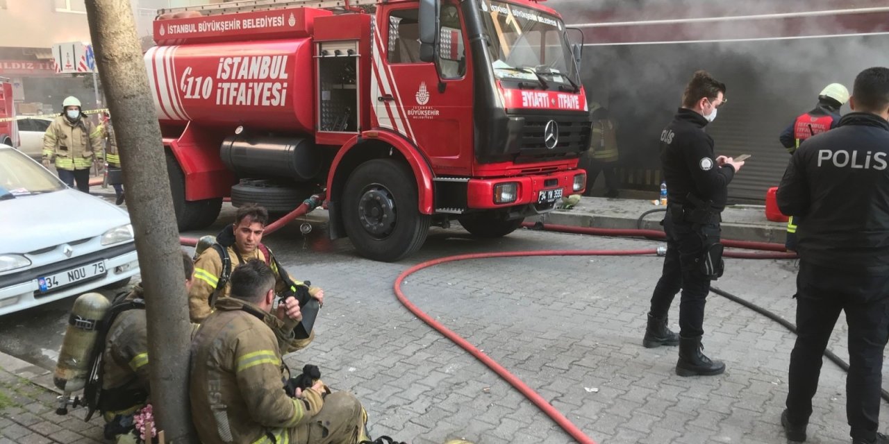 Güngören’de Medikal Deposunda Korkutan Yangın