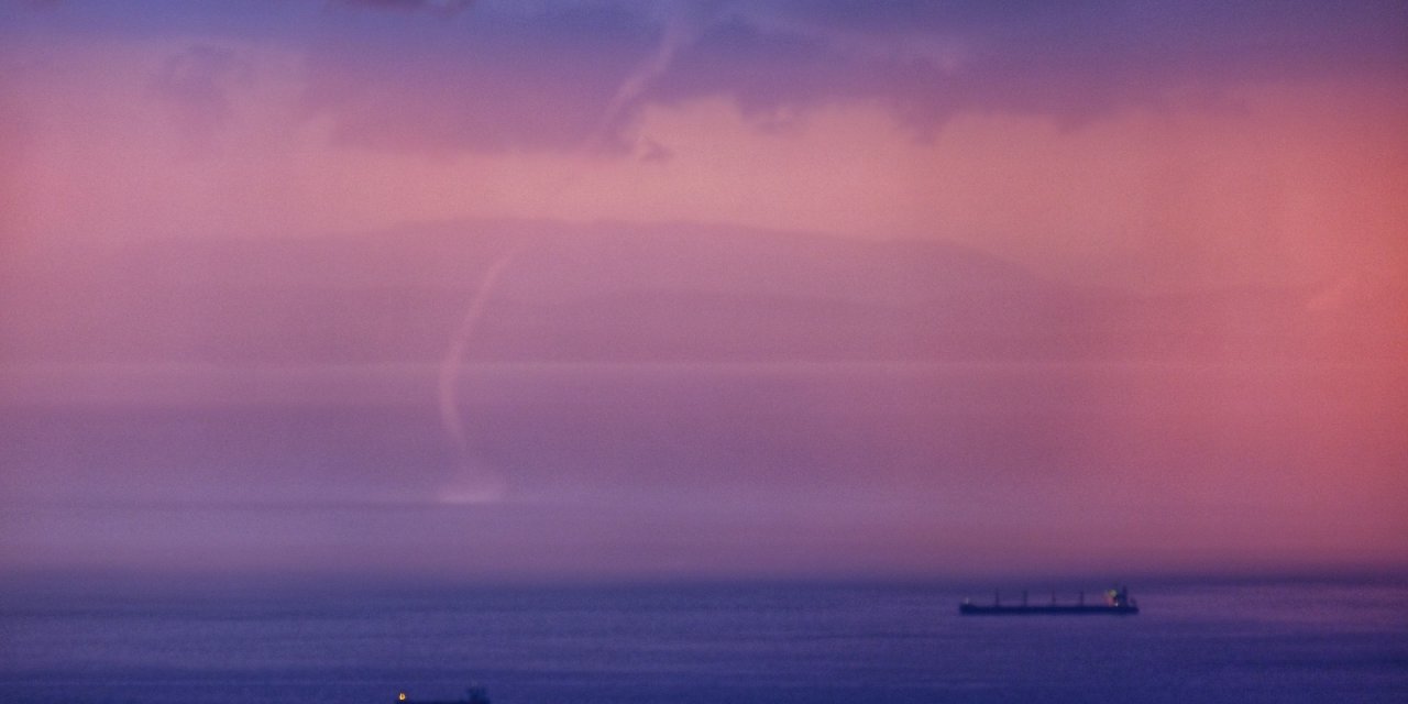 İ̇skenderun Körfezi’nde Yağmurlu Hava İle Günbatımı Kartpostallık Görüntü Oluşturdu