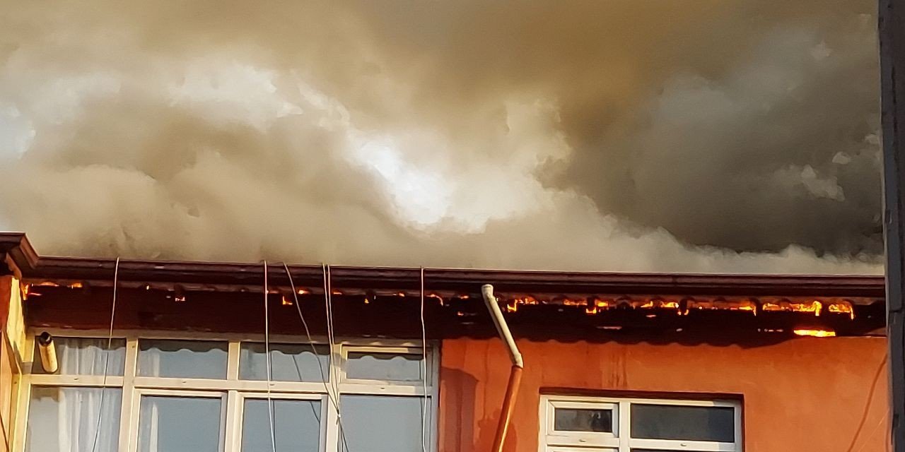 Mangal Yapmak İçin Yaktıkları Ateş, Binayı Küle Çeviriyordu