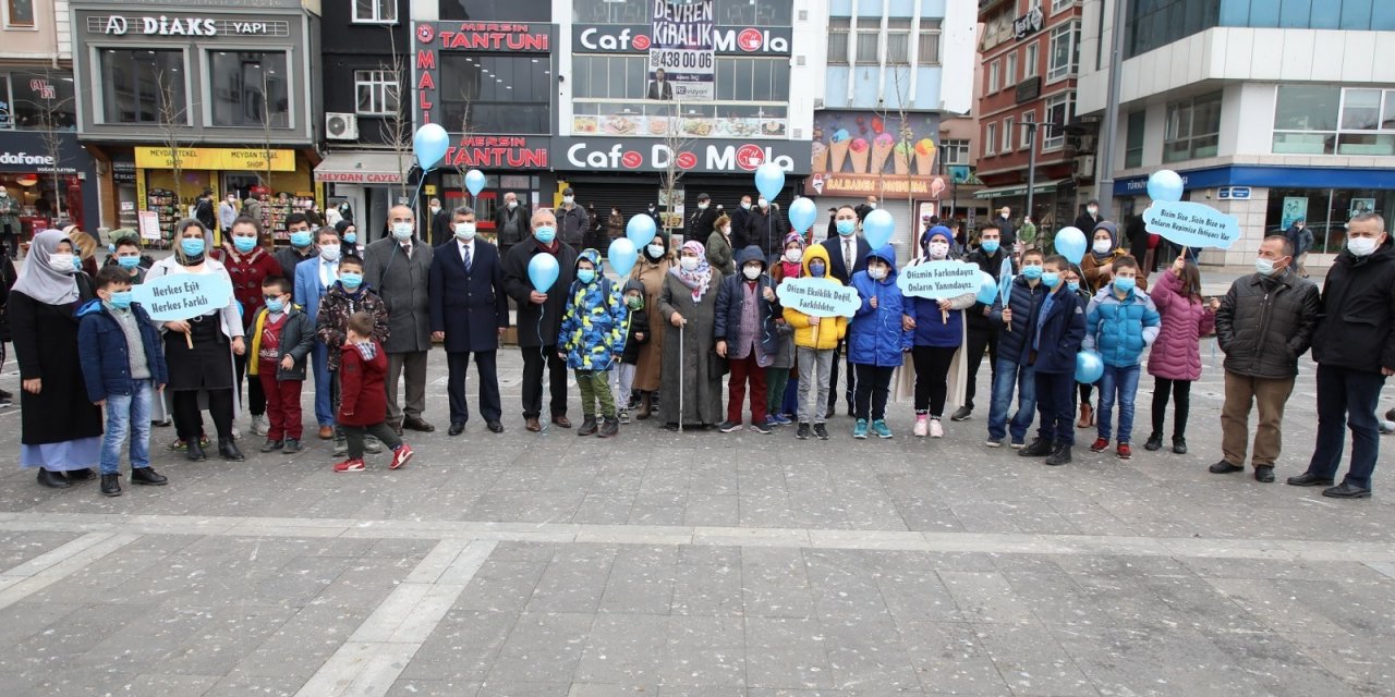 Otizmli Çocuklar Mavi Ladin Dikti Ve Mavi Balon Uçurdu
