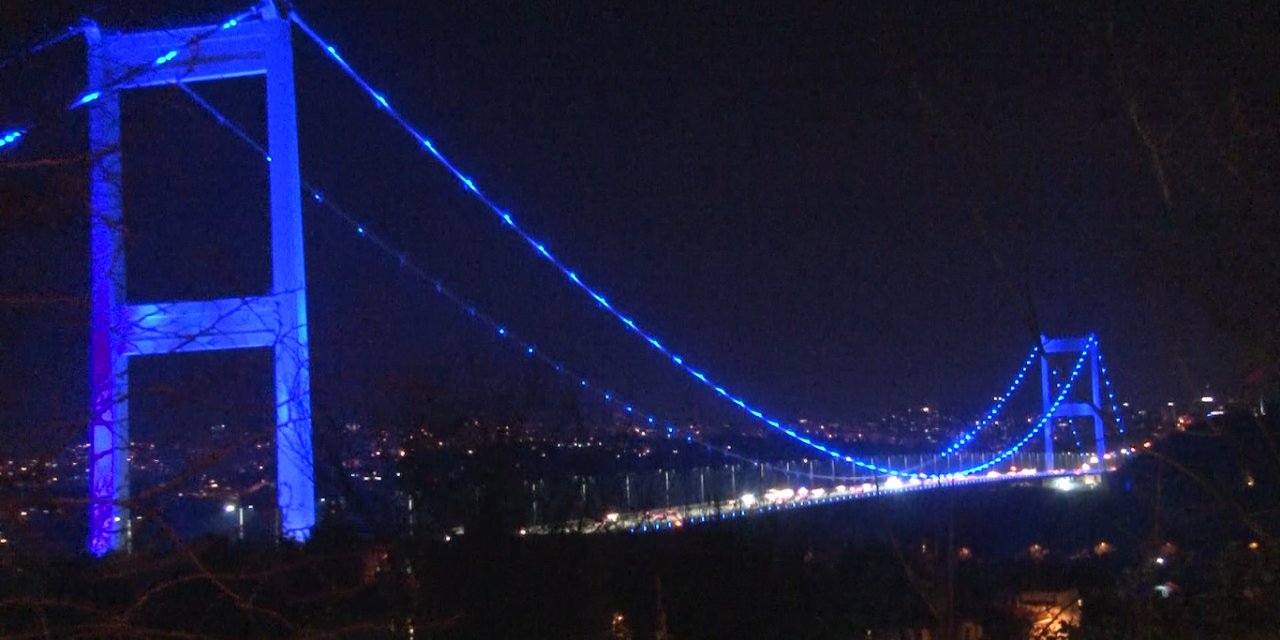 Fatih Sultan Mehmet Köprüsü "dünya Otizm Farkındalık" Gününde Maviye Büründü