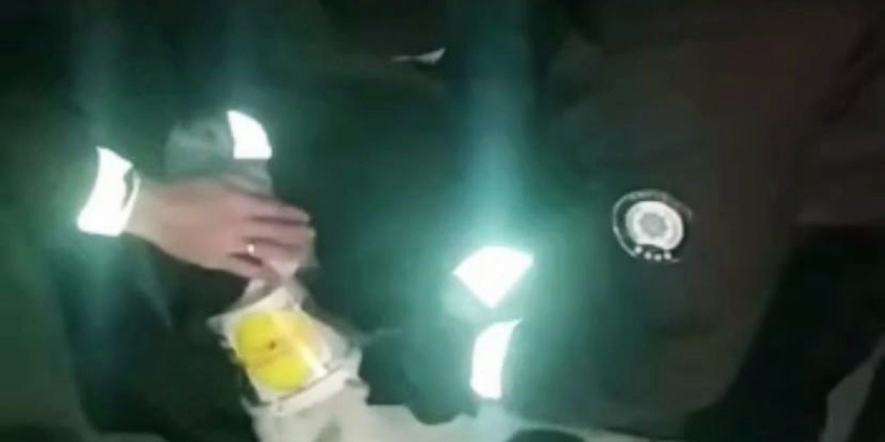 Boynuna Kelepçe İle Teneke Bağlanan Köpeğin Yardımına Bekçiler Koştu
