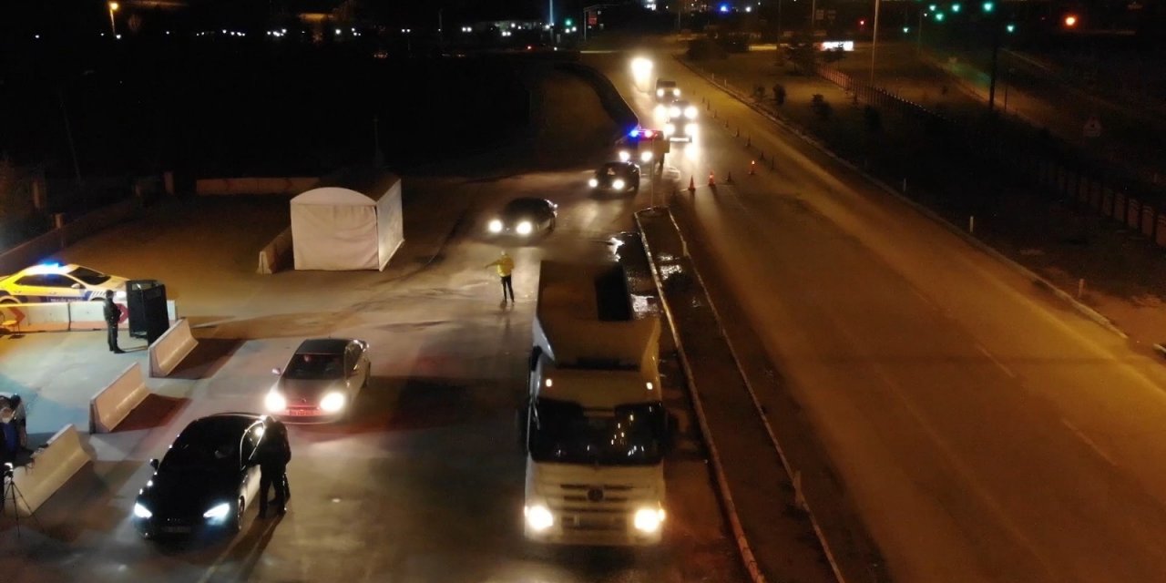 43 İlin Geçiş Güzergahında Hes Kodu Denetimi: Otobüsler Ve Özel Araçlar Tek Tek Durduruldu