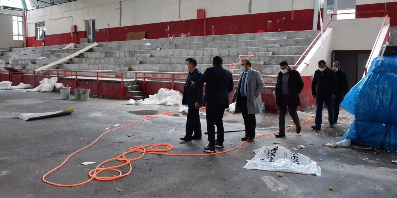 Kapalı Spor Salonu Yenileme Çalışmaları Başladı