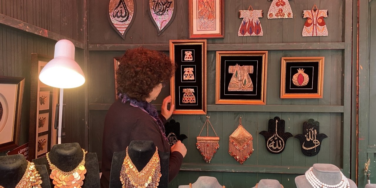 Bakırı İşleyerek Sanat Eserine Dönüştürüyor