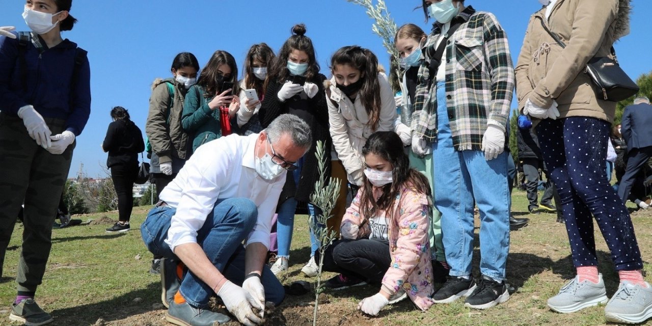 Gaziemirli Çocuklar, 200 Zeytini Toprakla Buluşturdu