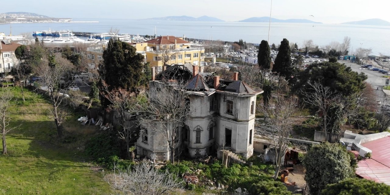 - Kadıköy’deki 118 Yıllık Tarihi Köşk Harabeye Döndü
