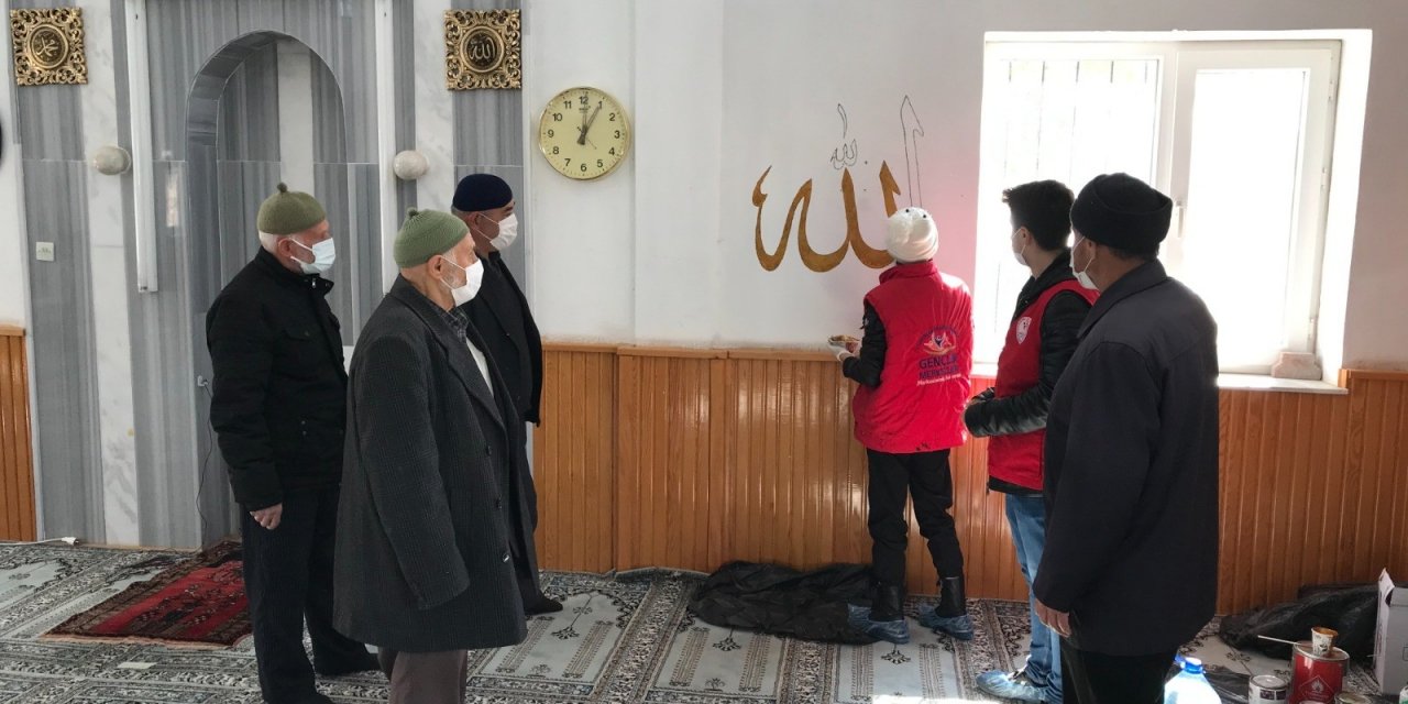 Camiler Ve Kur’an Kurslarının Duvarları Hat Sanatıyla Süsleniyor