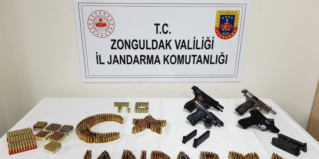 Ruhsatsız Silah Ve Çok Sayıda Mermi Ele Geçirildi