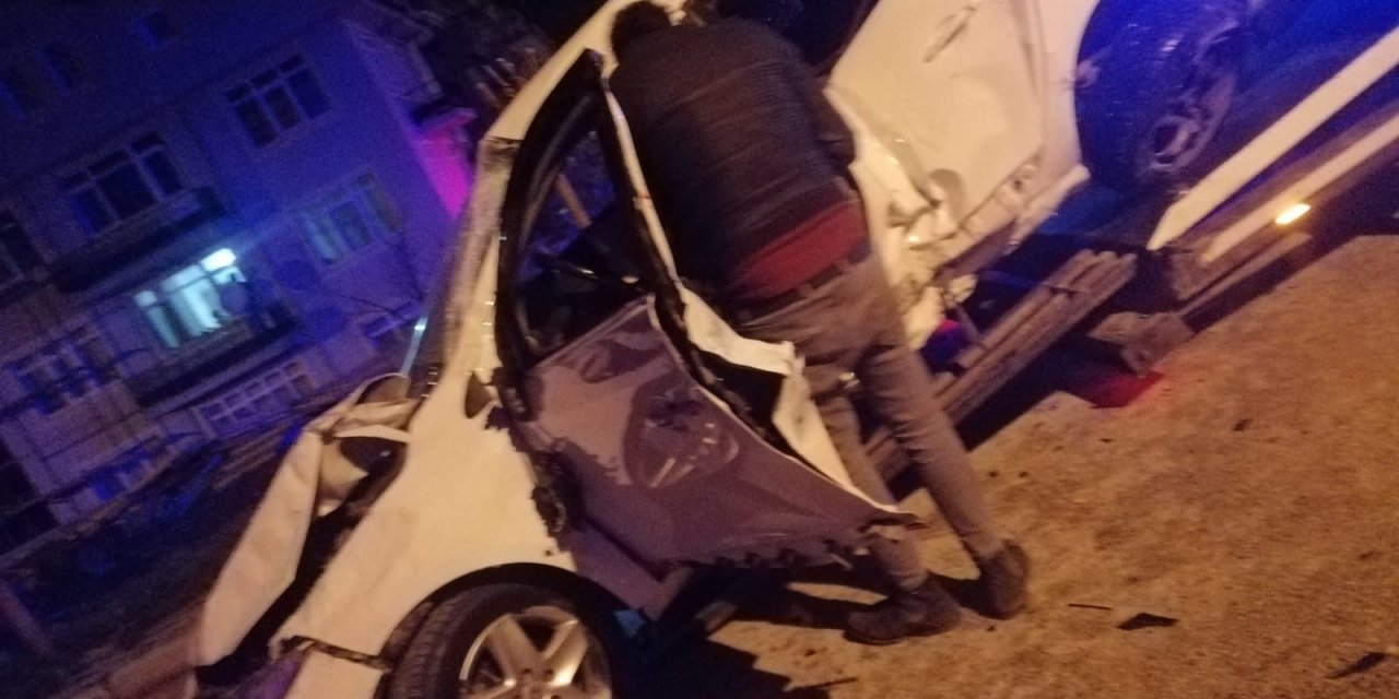 Isparta’da Otomobil İle Ticari Taksi Çarpıştı: 3 Yaralı