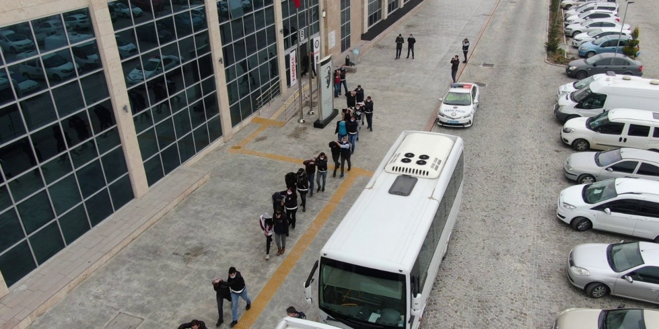 Uşak’ta Uyuşturucu Satıcılarına Ağır Darbe; 19 Gözaltı
