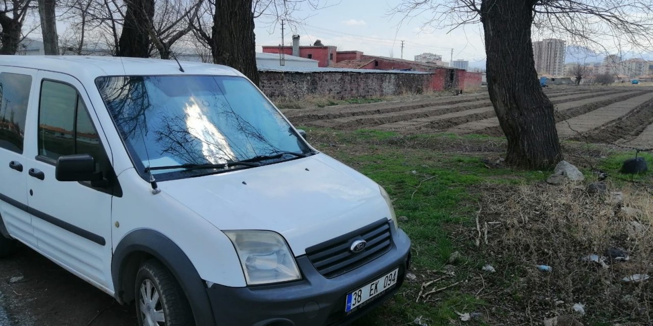 Kayseri’de Yol Kenarında 15 Yerinden Bıçaklanarak Öldürülen Kadın Cesedi Bulundu