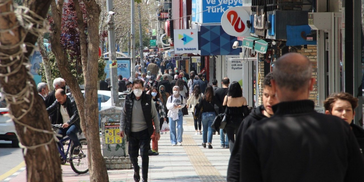 Manisa’da Hafta Sonu Tedirgin Eden Kalabalık