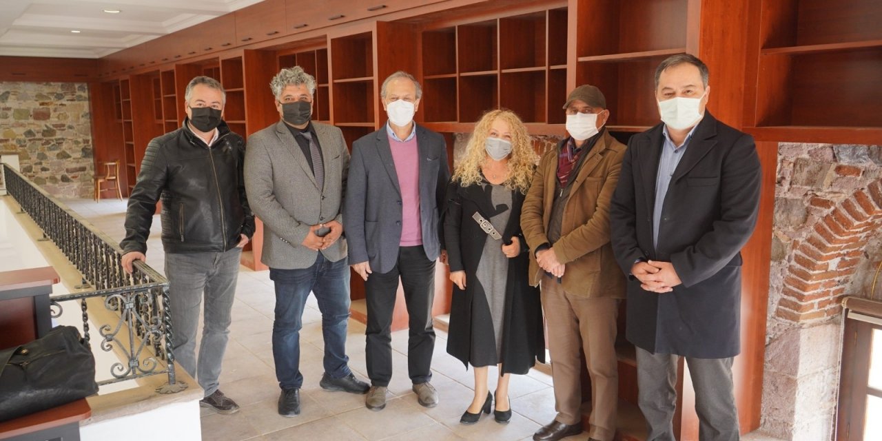 Ayvalık’ta Bekir Coşkun Kütüphanesi Açılış İçin Gün Sayıyor