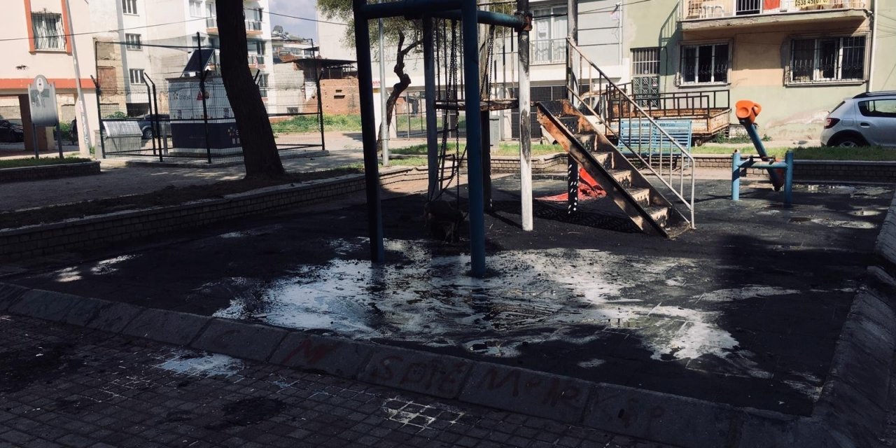 İ̇çerisinde Doğal Gaz Trafosu Bulunan Parkta Çıkan Yangın Panikletti