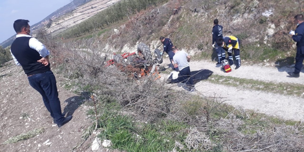 Devrilen Traktörün Altında Kalan Sürücü Öldü