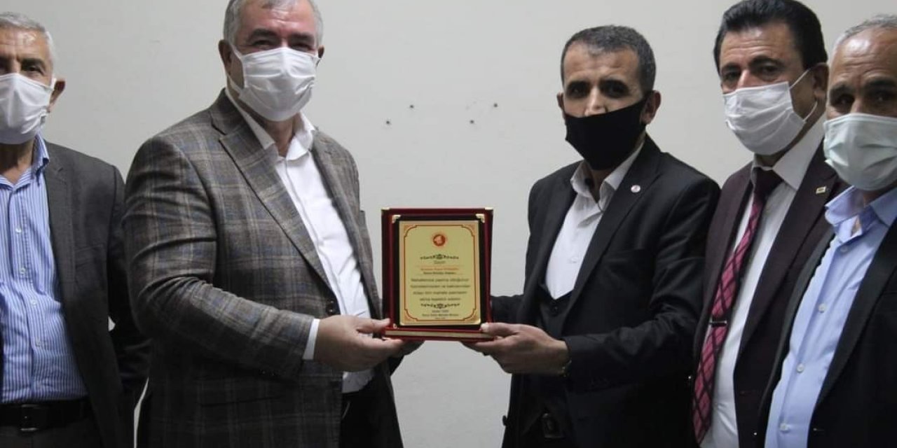 Muhtarlardan Başkan Turanlı’ya Teşekkür Plaketi
