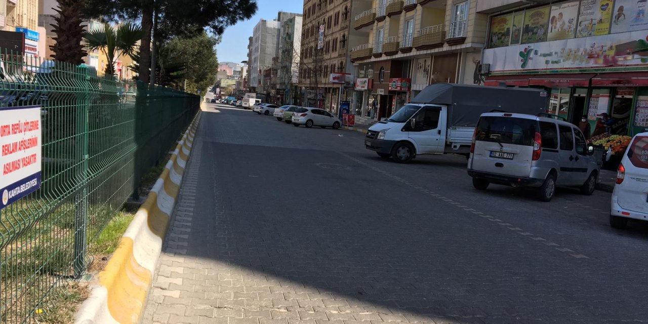 Kahta’da Caddel Ve Sokaklar Boş Kaldı