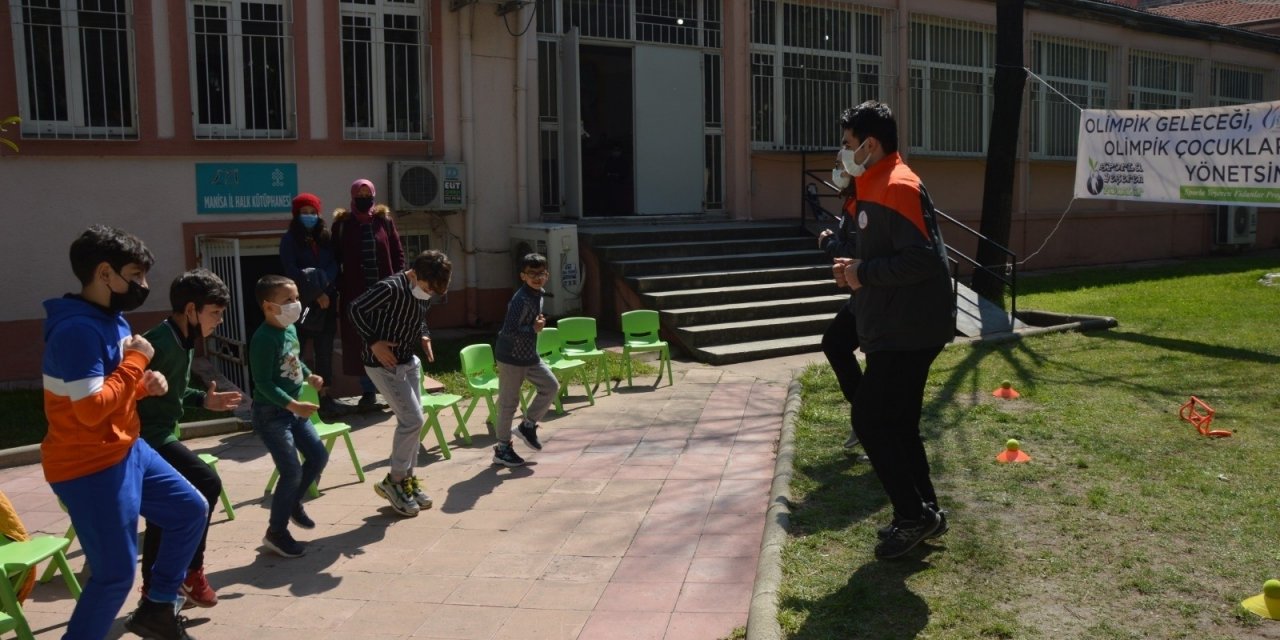 Hem Kitap Okudular Hem Spor Yaptılar