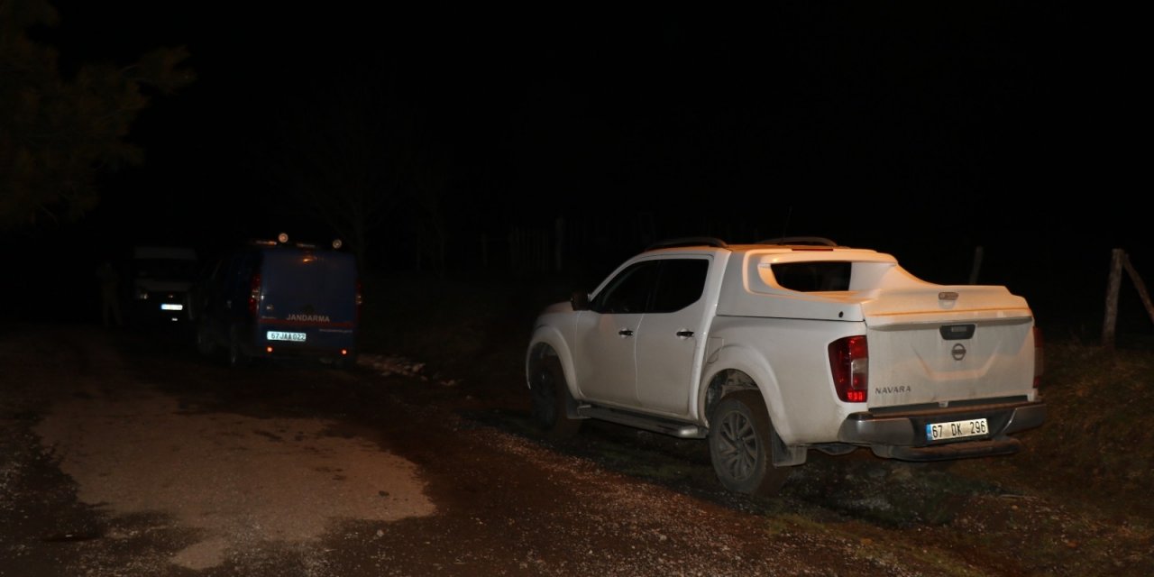 Kayıp Gencin Cesedi Ormanda Arandı, Baba İle Üvey Anne Gözaltına Alındı