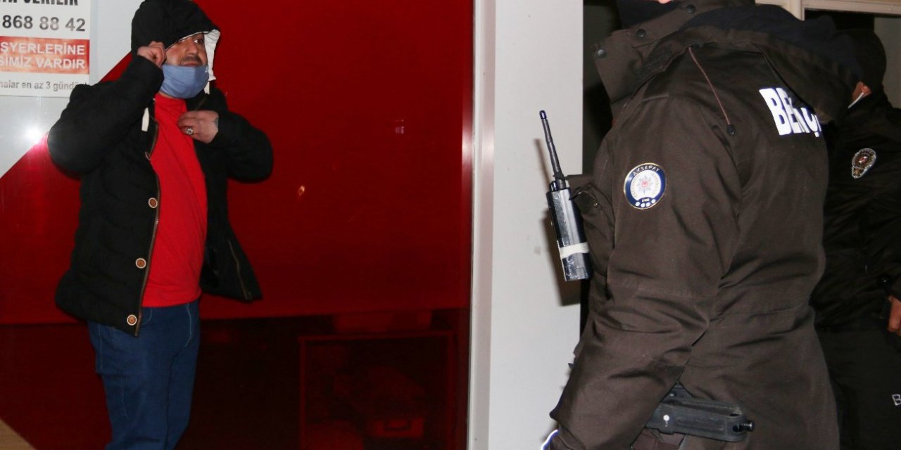 Bıçağını Vermeyen Şüpheli Biber Gazıyla Etkisiz Hale Getirildi
