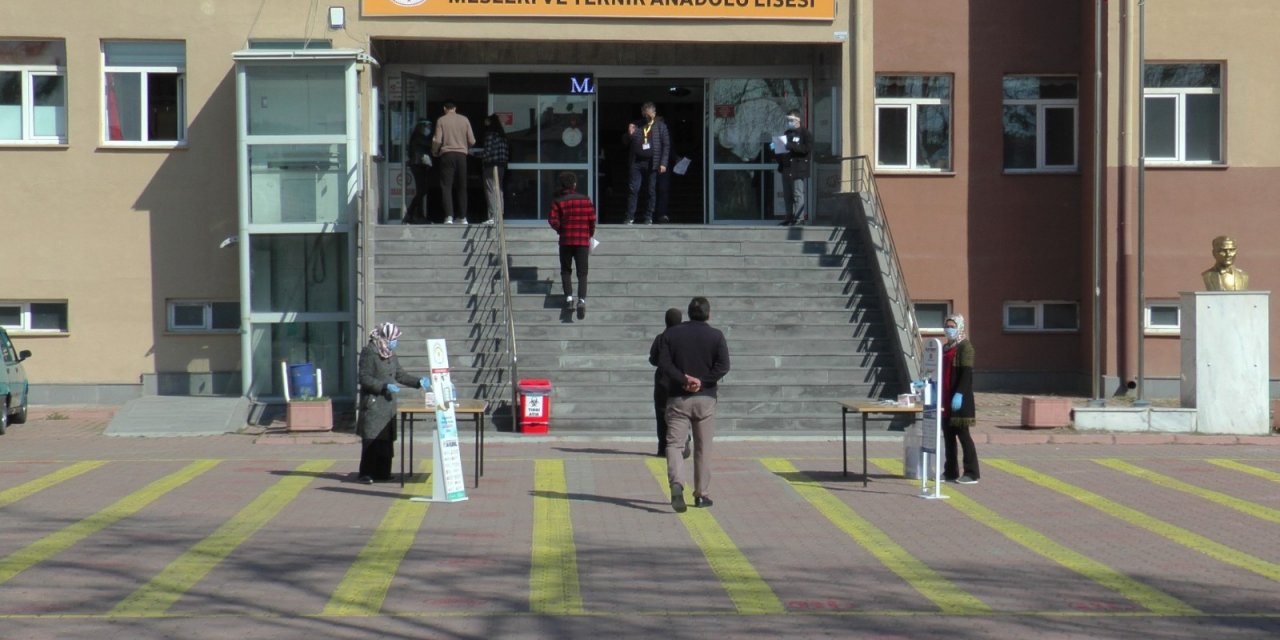 Msü Sınavı Kayseri’de Koronavirüs Tedbirleri Çerçevesinde Başladı