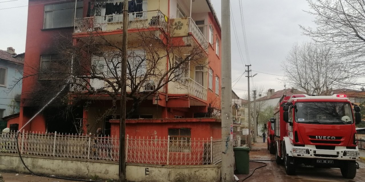 Elindeki Sigara İle Uyuyunca Yangın Çıkı