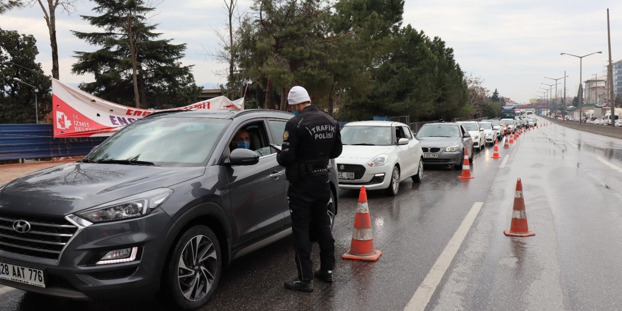D100’de Korona Virüs Denetimi, Uzun Araç Kuyruğu Oluşturdu