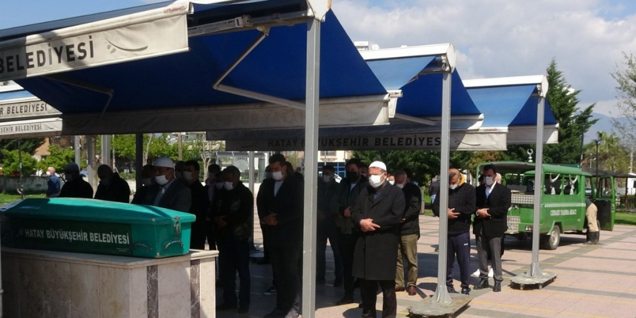 İ̇stanbul’daki Evinde Ölü Bulunan Şükriye Toprağa Verildi