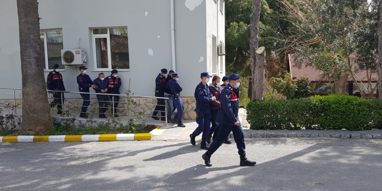 Fetö Üyelerini Yurt Dışına Kaçıran Organizatörler, Kaçak Göçmen Operasyonunda Yakalandı