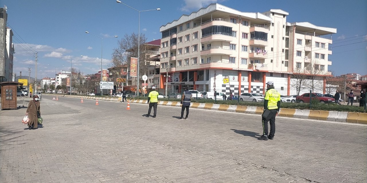 Gölbaşı’nda Kısıtlamayı İhlal Eden 350 Kişiye Ceza Kesildi