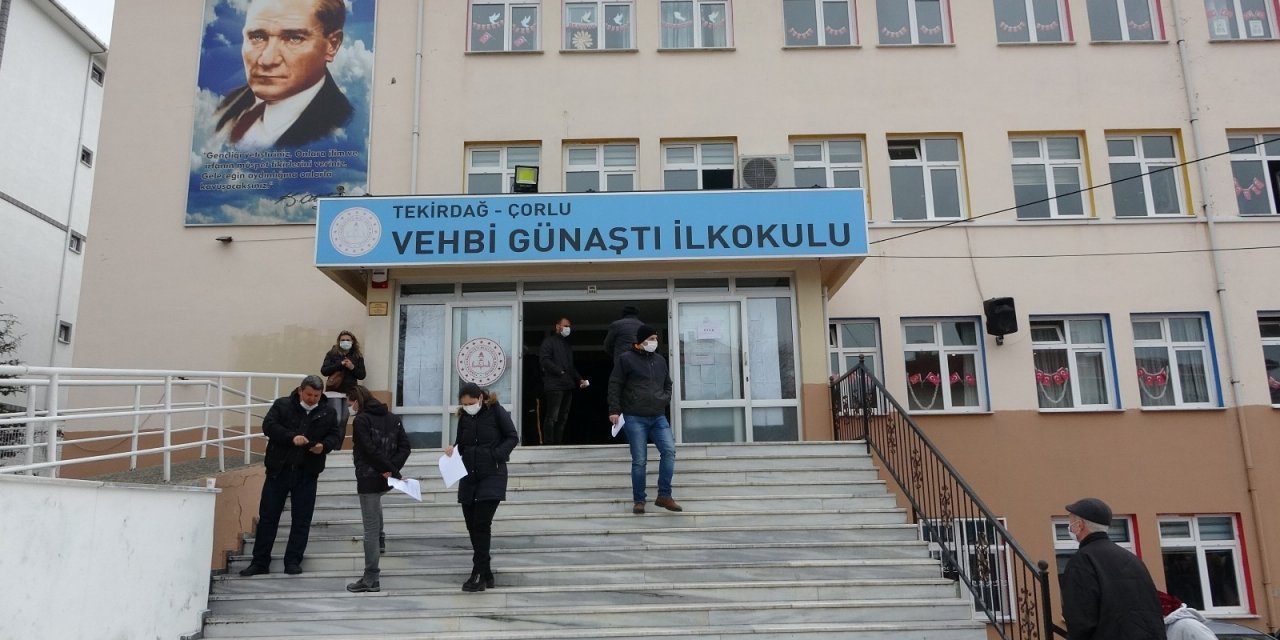 Çorlu’da Binlerce Kişi Bulgaristan Seçimleri İçin Sandık Başına Gitti
