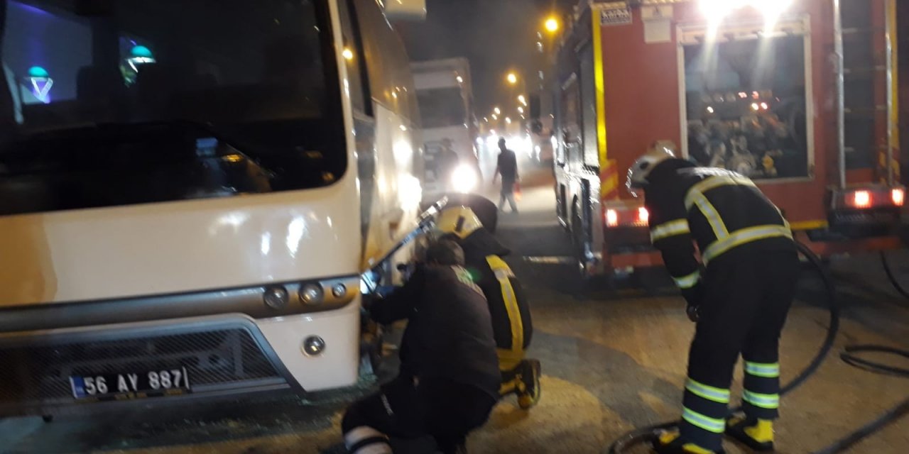 Siirt’te Seyir Halindeki Otobüs Alev Aldı