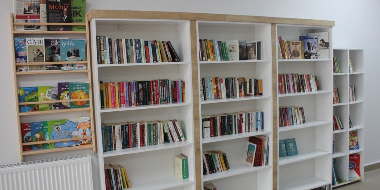 Sakatlar Derneğine Kızılay’dan Kitap Desteği