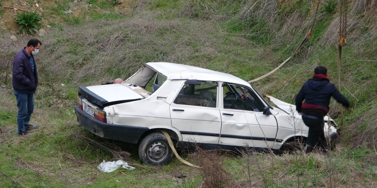 Samsun’da Otomobil Uçuruma Yuvarlandı: 2 Yaralı