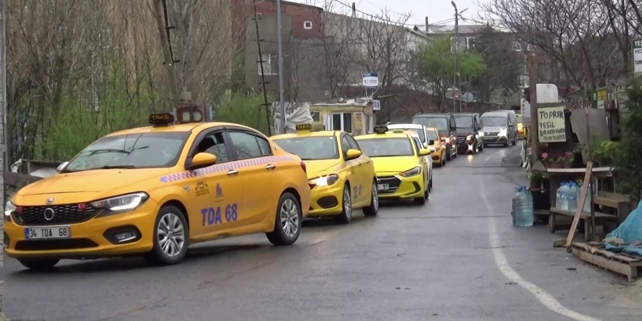 Hayatını Kaybeden Taksi Şoförü 40 Araçlık Konvoy İle Son Yolculuğuna Uğurlandı