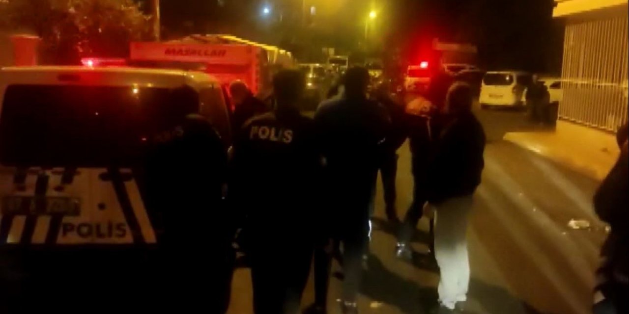 Antalya’da ’pencereden Baktı’ Kavgası: 3 Yaralı