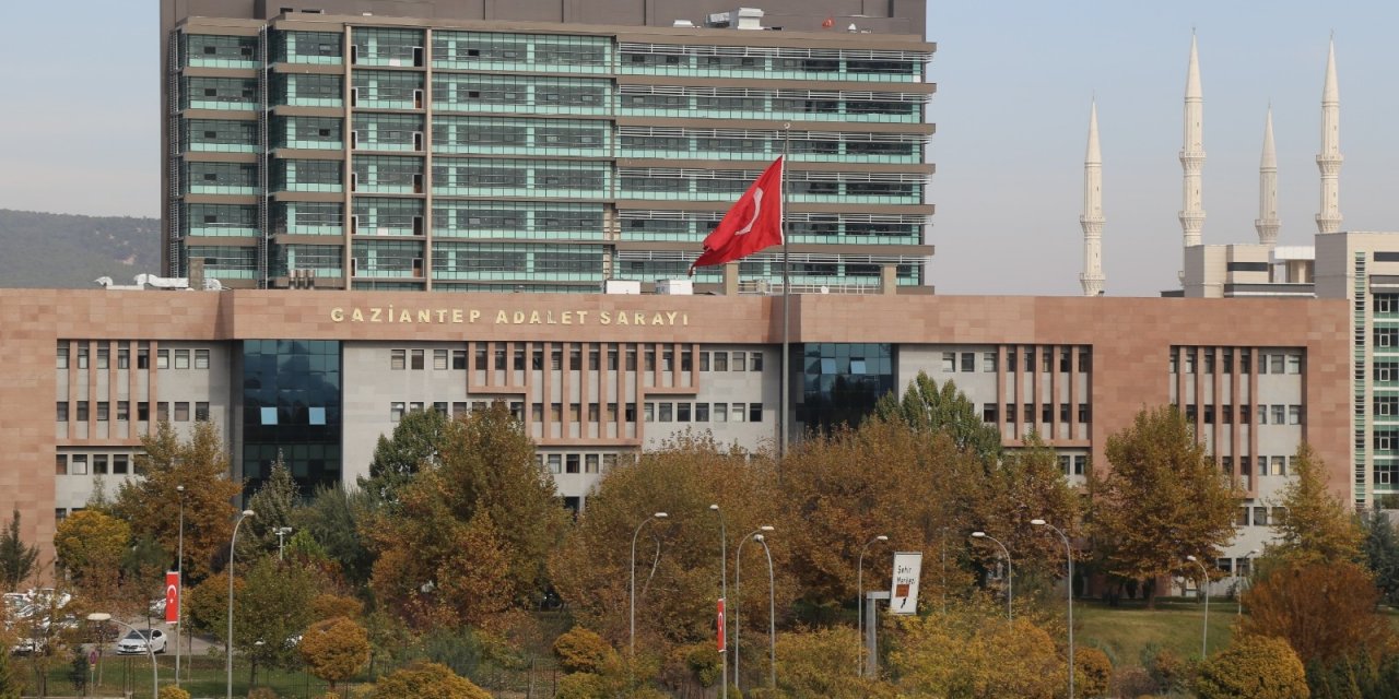 Eşiyle İlişki Yaşayan Adamın Başını Taşla Ezip Ölmesini Beklemiş