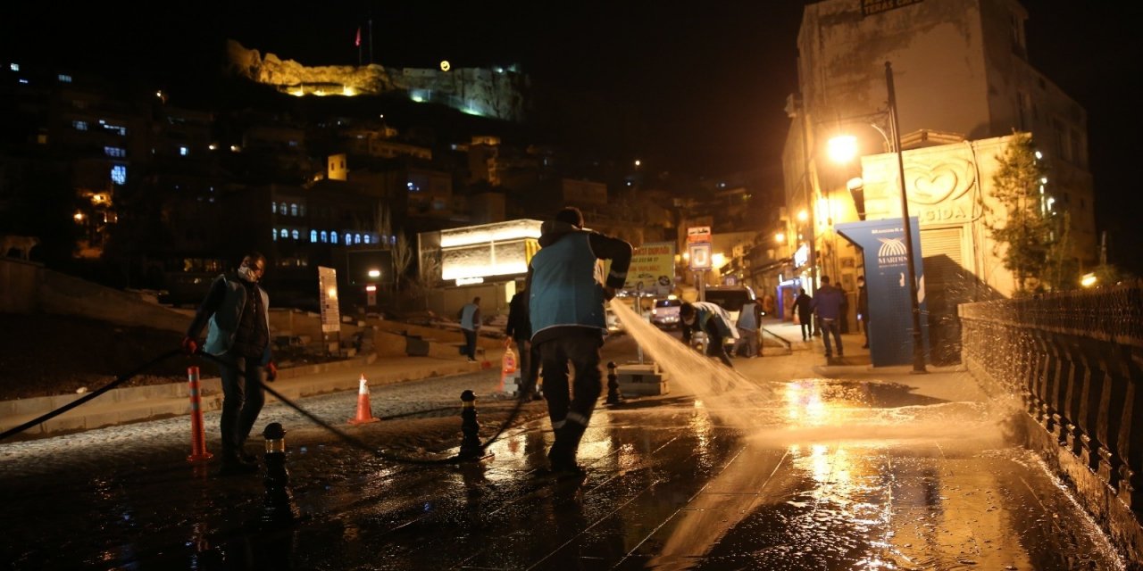 Mardin’de Tarihi Cadde Ve Sokaklar Dezenfekte Edildi