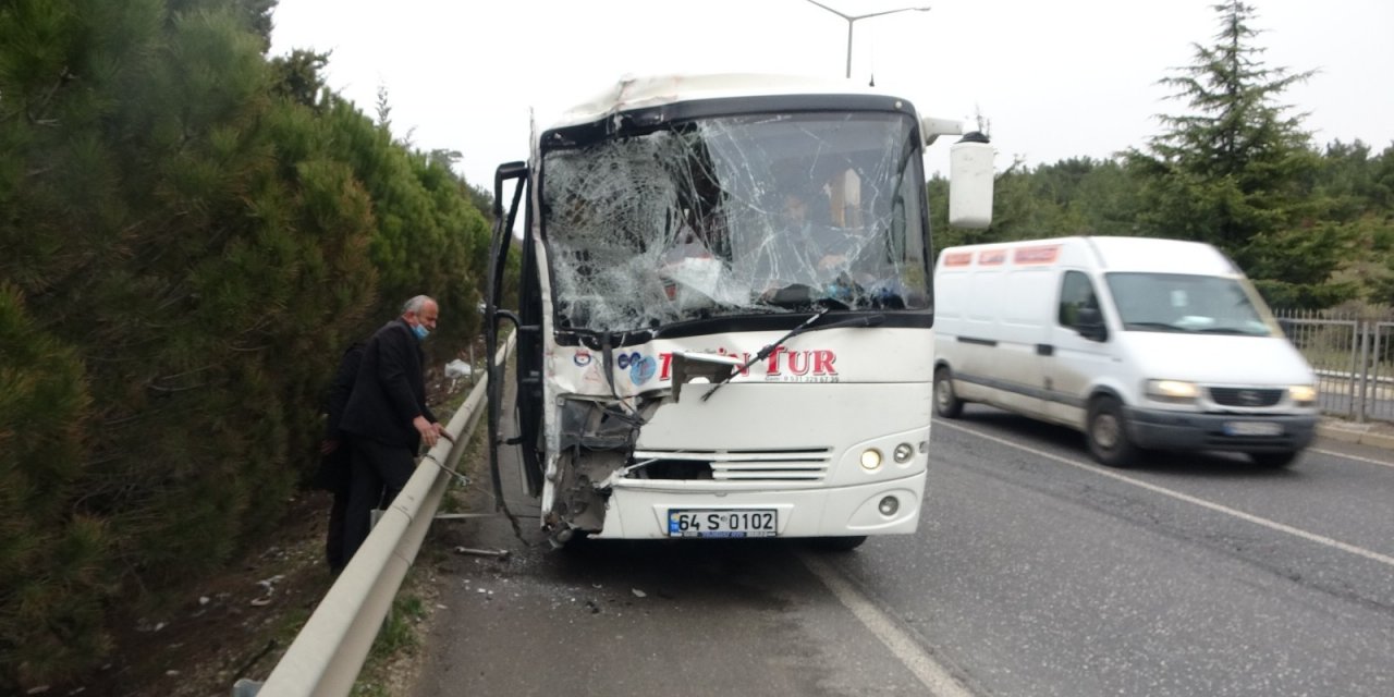 Servislerin Karıştığı Zincirleme Kazada Can Pazarı Yaşandı; 9 Yaralı