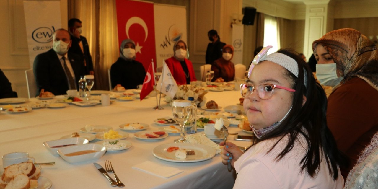 Elite Wolrd, Otizmli Çocukları Aileleriyle Birlikte Ağırladı