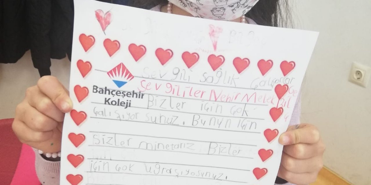 Minik Öğrencilerden Sağlık Çalışanlarına Duygulandıran Mektup