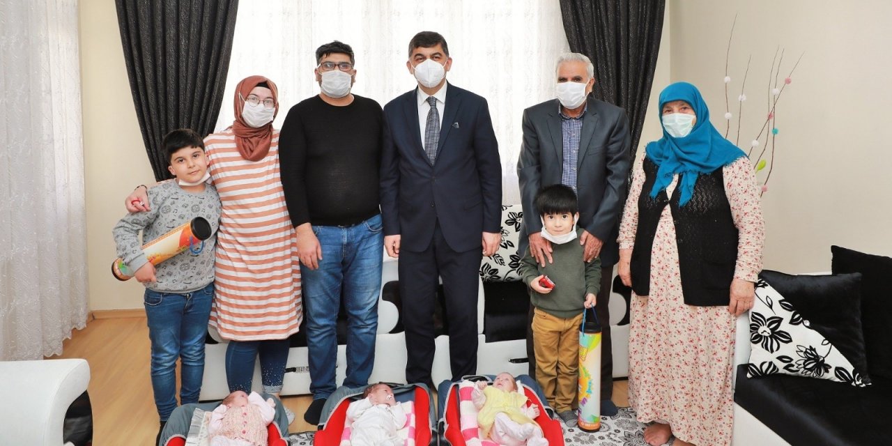 Fadıloğlu’ndan Üçüz Bebeklere ‘merhaba’ Ziyareti